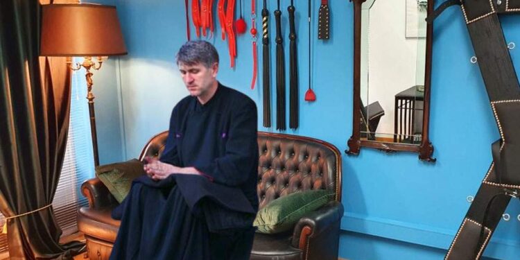 Aşa da! Deşi nu mai e preot, Pomohaci se roagă zi de zi pentru p*loaie