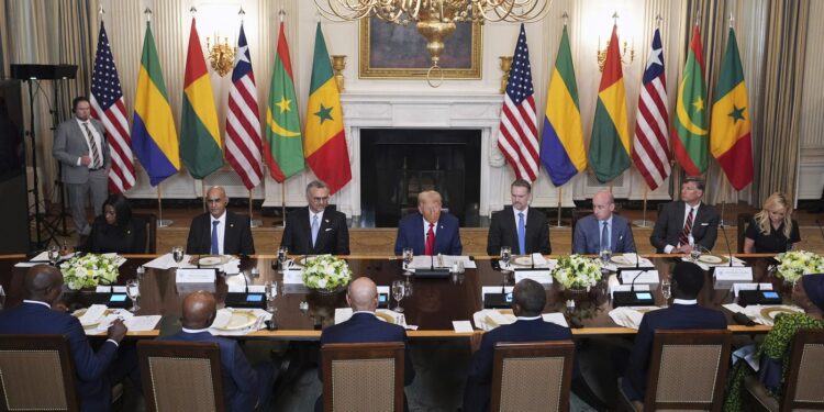 VIDEO Gafă la Casa Albă. Trump l-a întrebat pe președintele Liberiei unde a învățat engleza, limba oficială a țării sale