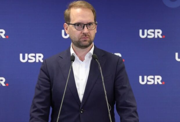 USR critică dur moțiunea „partidelor extremiste aliate”: „Este împotriva României și a cetățenilor ei. Este fix opusul patriotismului”