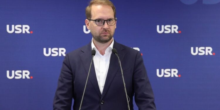 USR critică dur moțiunea „partidelor extremiste aliate”: „Este împotriva României și a cetățenilor ei. Este fix opusul patriotismului”