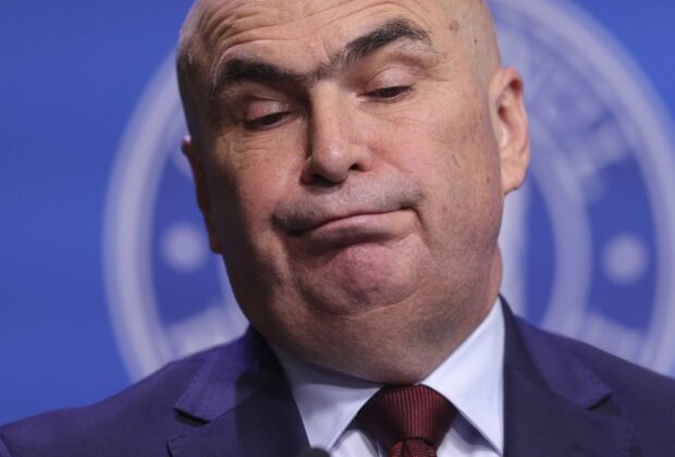 Reacția lui Bolojan, după ce a fost întrebat dacă este dispus să renunțe la o parte din salariu