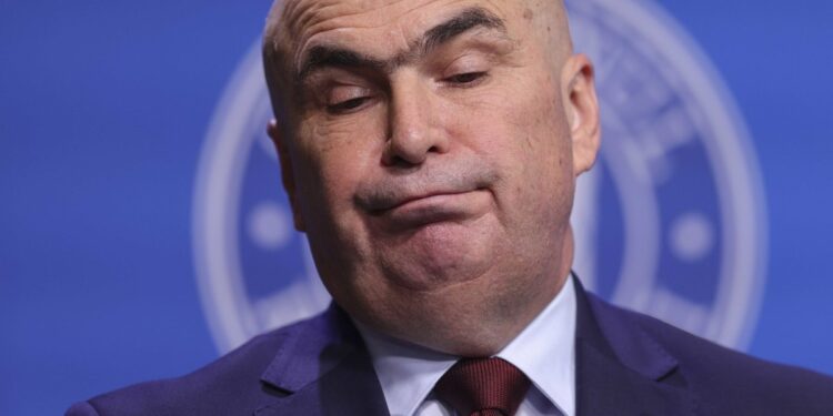 Reacția lui Bolojan, după ce a fost întrebat dacă este dispus să renunțe la o parte din salariu