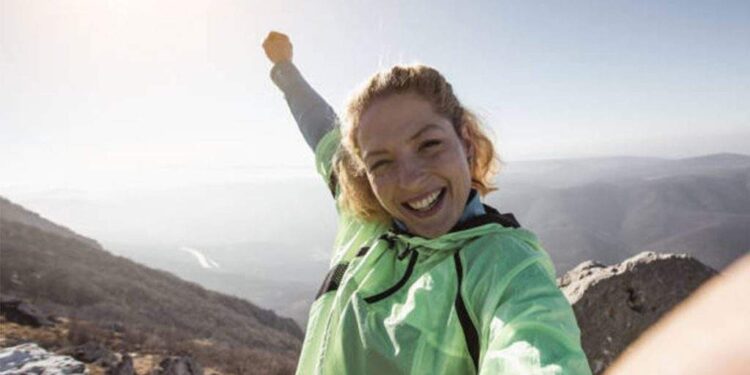 O femeie a străbătut Apusenii căutând semnal să sune la Glovo
