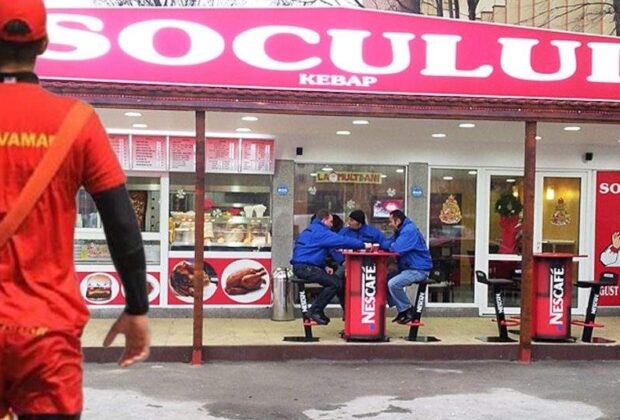 La Socului au fost aduși salvamari, să nu se înece clienții cu șaorma