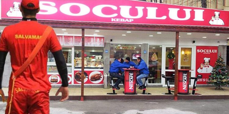 La Socului au fost aduși salvamari, să nu se înece clienții cu șaorma