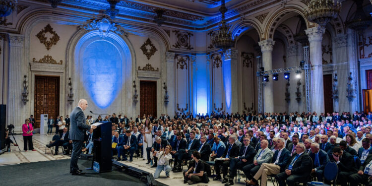 Congresul PNL, 12 iulie. Reportaj cu declaraţii exclusive: Ce nu s-a văzut în direct