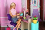 Controversa Barbie cu inteligență artificială. Un psiholog explică momentul în care apare pericolul