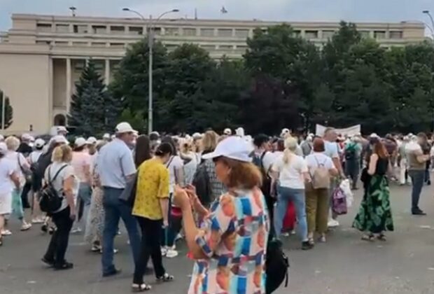 Sindicaliștii protestează în Piaţa Victoriei faţă de măsurile fiscale: „Afectează capacitatea de administrare a fondurilor europene”