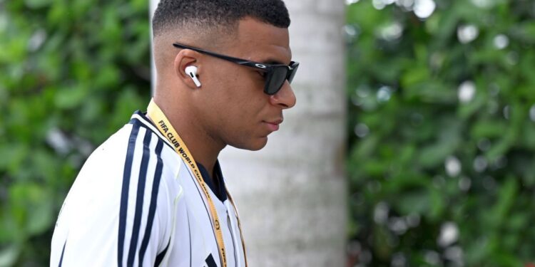 Kylian Mbappe, suspectat de dare de mită! » O revistă satirică a lansat „bomba” + Parchetul a deschis anchetă