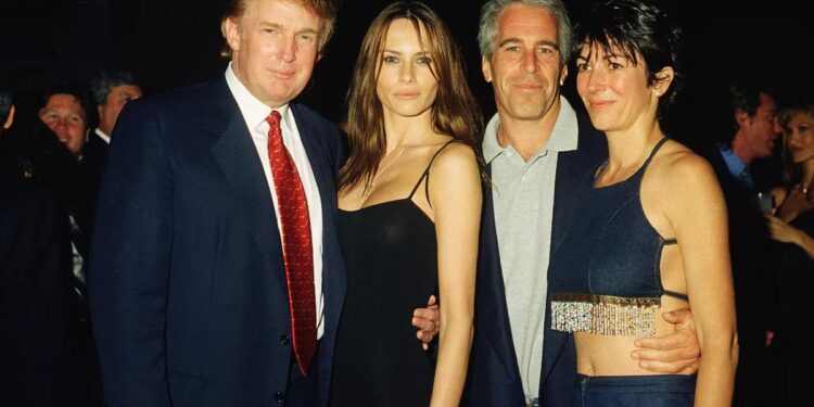Guardian: Trump încearcă să minimizeze prietenia sa îndelungată cu Jeffrey Epstein. De la „e prietenul meu, un tip grozav”, la „nu eram un fan al lui”