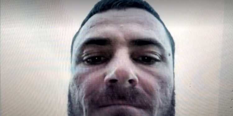 S-au intensificat căutările criminalului din Mureș. Autoritățile au declarat „zonă zero” în Bistrița-Năsăud. Cea mai recentă fotografie cu Emil Gânj