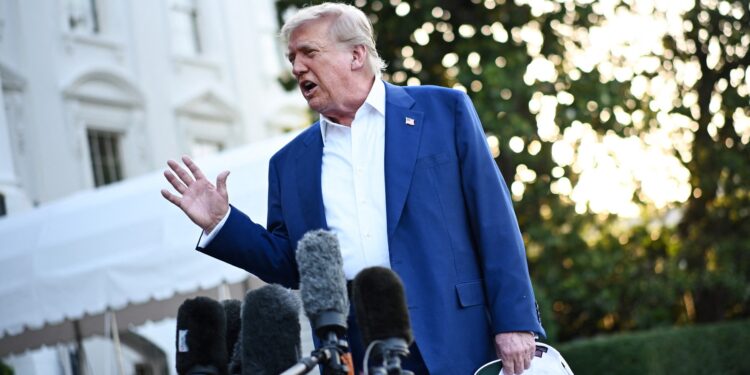 „Este o sumă ridicol de mare”. Cât cere Trump în procesul de calomnie contra „inutilului ziar de doi bani”