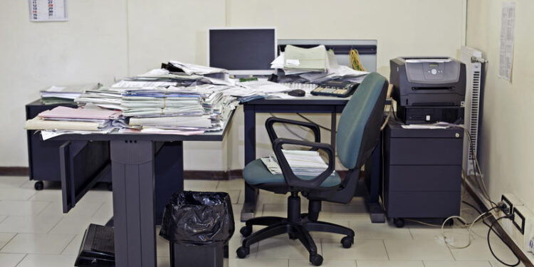 „Un experiment periculos”. Primele reacții din rândul funcționarilor publici după noile măsuri anunțate de Bolojan