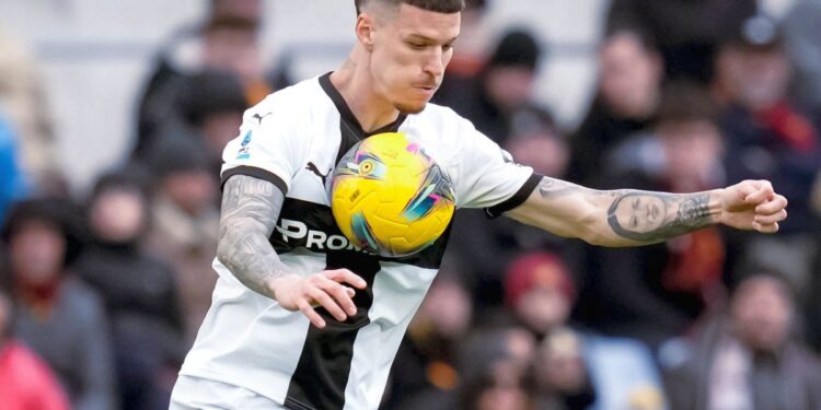 Vine Dennis Man în locul fotbalistului cumpărat cu 40 de milioane de euro?! Vestea momentului din Italia