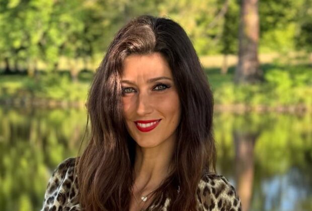 „Sunt un imbecil”. Un bărbat de 76 de ani a călătorit 760 de km pentru a se căsători cu o fostă Miss Franța, dar a fost întâmpinat de soțul ei