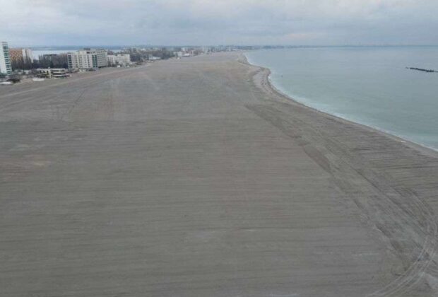 E pustiu în Mamaia. Un turist a luat un Uber ca să-l caute pe băiatul cu porumbul