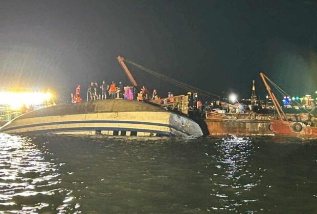 Cum a reușit să supraviețuiască un copil de 10 ani după naufragiul unui vas turistic în Vietnam / Cel puțin 37 de morți