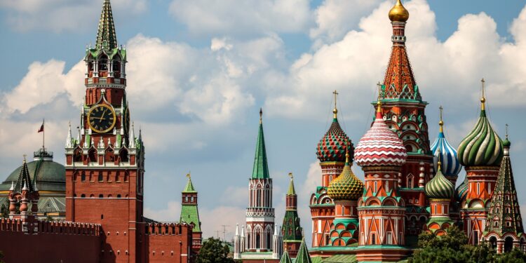 Aeroporturile din Moscova, închise temporar după atacurile cu sute de drone lansate de Ucraina