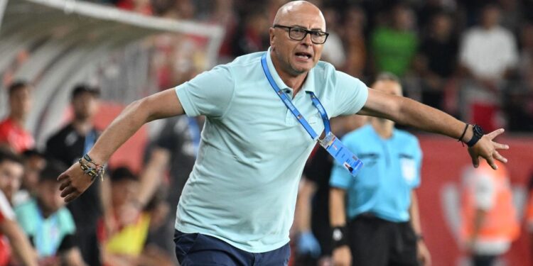 Leo Grozavu le bate obrazul dinamoviștilor: „Urât! Asta e educația din România“