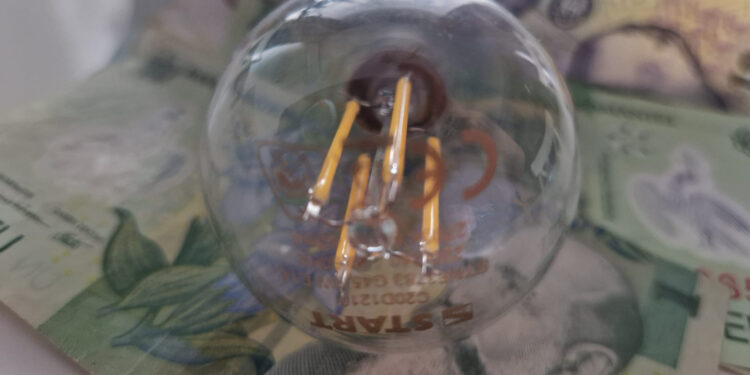 Revoltă în București: Curentul, oprit 9 ore! A doua zi, povestea se repetă. ”Vor să facă economie de la noi”