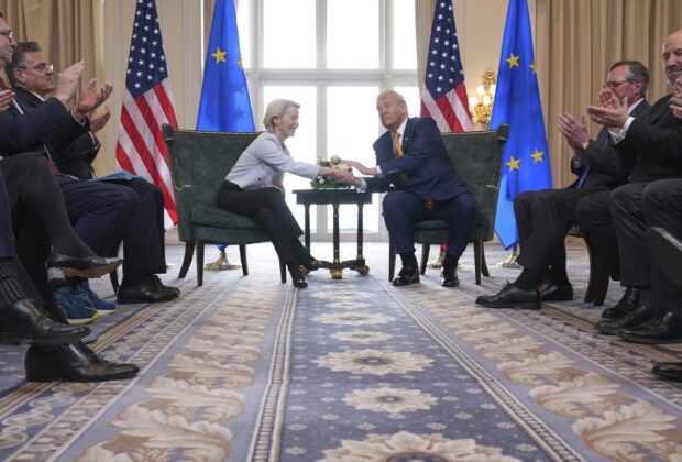 UE face un prim pas pentru implementarea acordului comercial cu SUA, așteptând reducerea taxelor americane pentru mașinile europene