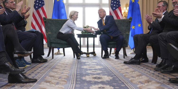 UE face un prim pas pentru implementarea acordului comercial cu SUA, așteptând reducerea taxelor americane pentru mașinile europene