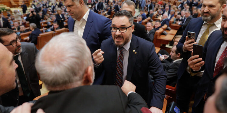 UPDATE: Drept la replică. Reținut pentru 24 de ore! Asta a urmat după îndemnul lui Tănasă (AUR) prin care spunea să refuzăm mâncarea livrată de „muncitori necalificați din Asia și Africa”/video