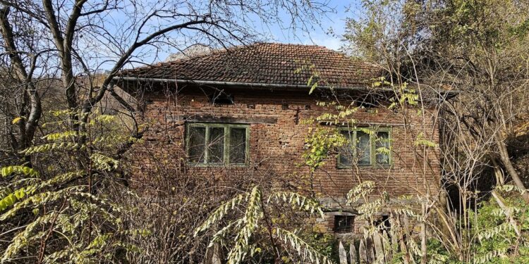 Fenomenul caselor „la un euro” ocolește România. Chilipirurile românești, mai scumpe decât cele din Franța, Italia și Spania