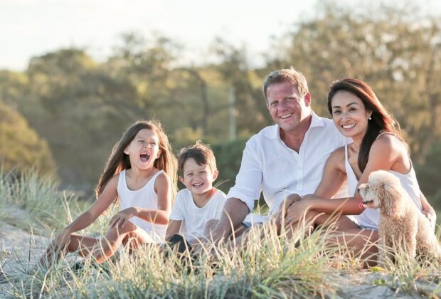 Documentul care-i ajută pe români să călătorească mai ușor în străinătate, alături de copii. Cum și unde se poate obține