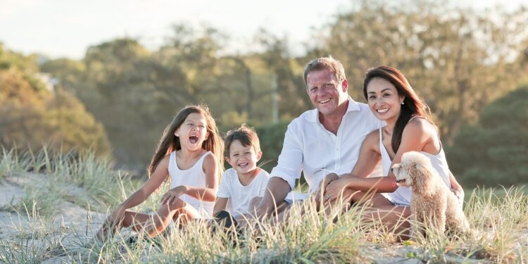 Documentul care-i ajută pe români să călătorească mai ușor în străinătate, alături de copii. Cum și unde se poate obține