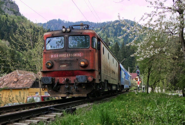 CFR SA amână suspendarea trenurilor CFR Călători și Transferoviar, după plata parțială a datoriilor