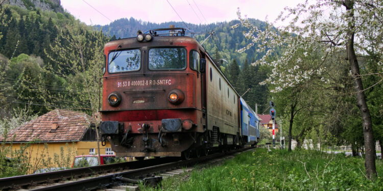 CFR SA amână suspendarea trenurilor CFR Călători și Transferoviar, după plata parțială a datoriilor