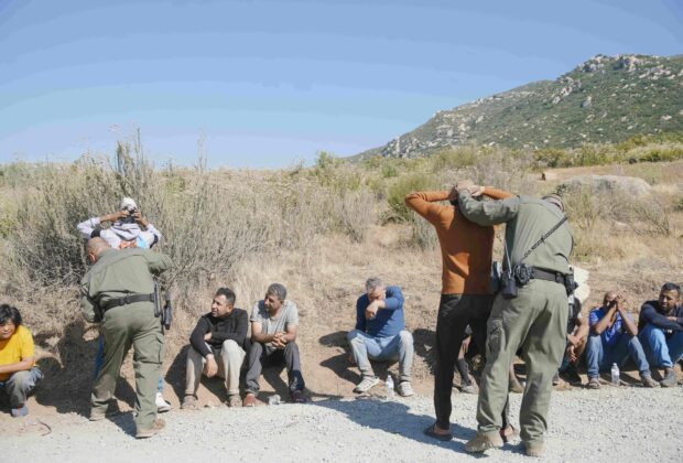 Procedura de expulzare accelerată a migranților utilizată de Administrația Trump, blocată în instanță