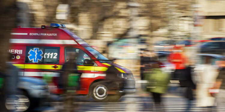 Un autocar s-a răsturnat în județul Cluj. Autoritățile au activat Planul Roșu