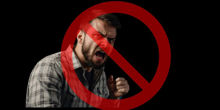 Violența domestică nu se oprește cu subvenții. Avem nevoie de legi aplicate și de polițiști care să prevină, nu să constate tragedii