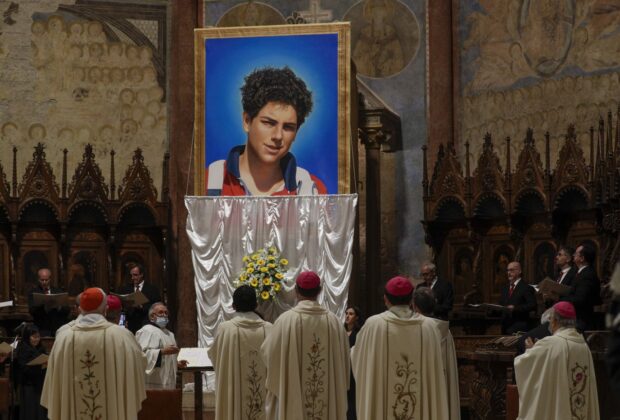 Un adolescent italian va deveni duminică primul sfânt catolic din generația milenialilor. Cine a fost Carlo Acutis, „influencerul lui Dumnezeu”