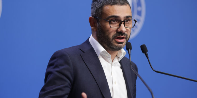 Munca la negru trebuie combătută prin toate mijloacele, spune ministrul Florin Manole. Dar admite că autoritățile nu cunosc cu adevărat amploarea fenomenului