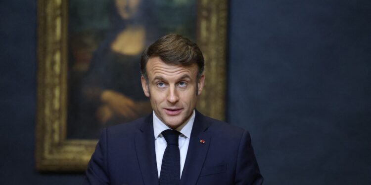 Popularitatea președintelui Macron, la un nivel minim. Majoritatea francezilor vor ca el să demisioneze