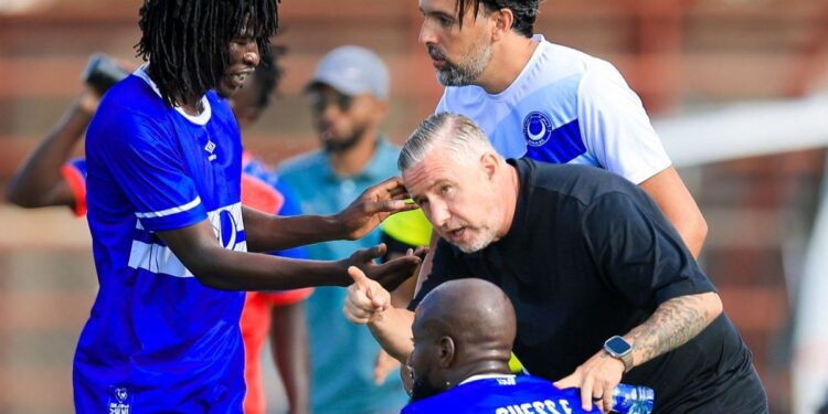 Laurențiu Reghecampf a debutat în campionatul din Sudan, într-un decor auster