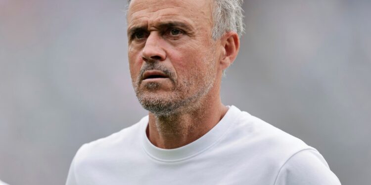 Luis Enrique, operat de urgență, în urma unui accident. Unde se afla tehnicianul celor de la PSG