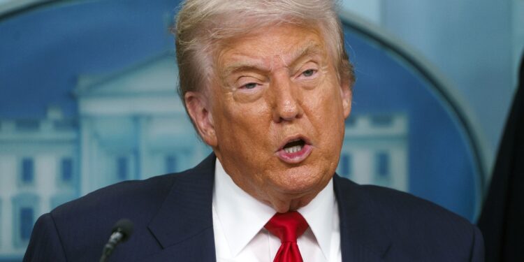 Trump, criticat dur de un guvernator după ce „a amenințat că va intra în război cu un oraș american”