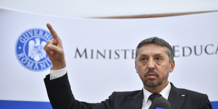 Ministrul Educaţiei, Daniel David, mesaj pentru profesori înainte de începerea anului şcolar