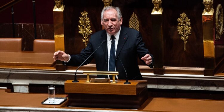 BREAKING – A căzut Guvernul în Franța: criza politică explodează în curtea președintelui Emmanuel Macron