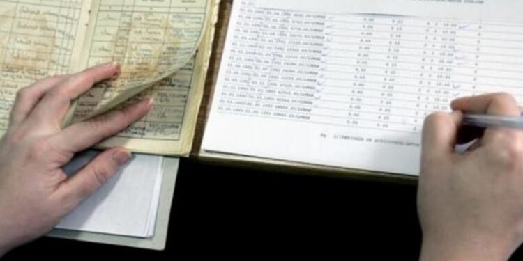 Merită să cumperi vechime în muncă? Pensia socială este cu 268 de lei mai mare decât asigurarea retroactivă