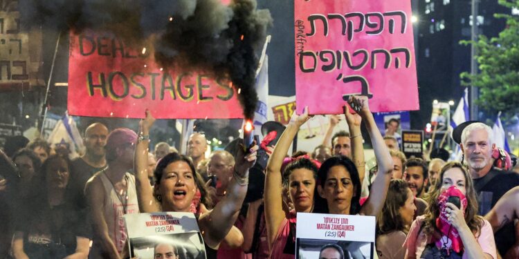 Israelul își apără bombardamentul din Qatar în fața familiilor ostaticilor, spunând că monitorizează „fiecare detaliu, mai ales în lumina evenimentelor din ultimele ore”