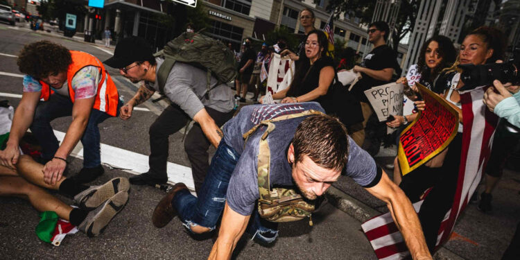 „Este clar, suntem în război”. Temeri pentru ce va urma în SUA după asasinarea activistului MAGA Charlie Kirk