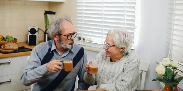 Ora la care este servit micul dejun poate indica starea de sănătate a persoanelor vârstnice