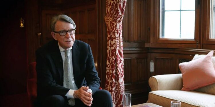 Ambasadorul britanic la Washington, demis cu scandal chiar înaintea vizitei lui Trump. Legăturile sale cu Jeffrey Epstein ar putea dinamita relaţiile cu SUA