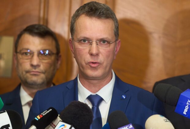 Va demisiona Ilie Bolojan în cazul în care CCR respinge Pachetul 2? Ionuț Moșteanu (USR) face scut și respinge ideea unui guvern tehnocrat: ‘Nu are cine să-l înlocuiască’