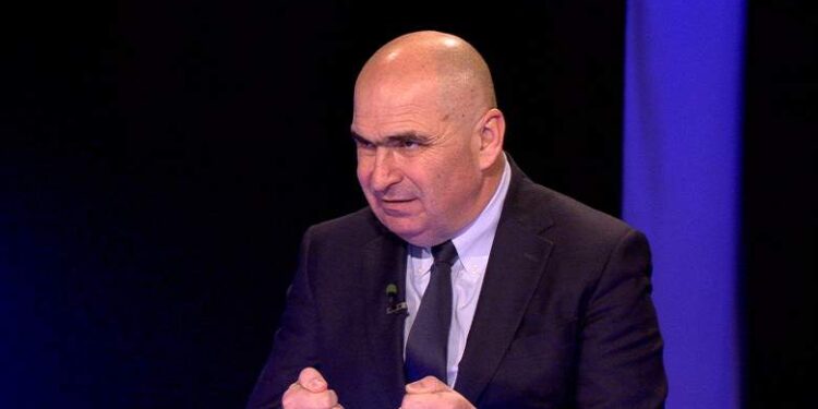 Bolojan le dă românilor o amendă națională de 50 lei de căciulă, că prea au fost obraznici